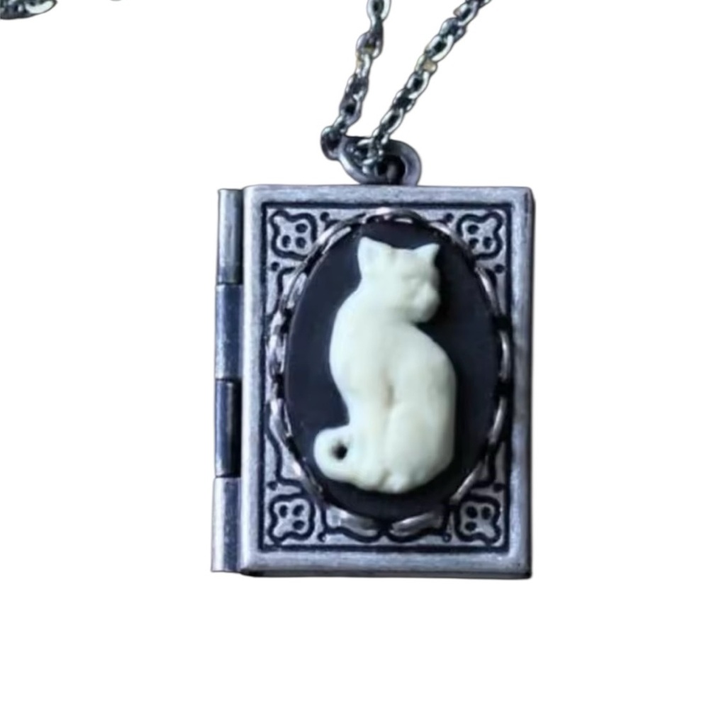 Elegant Cat Cameo Locket Necklace